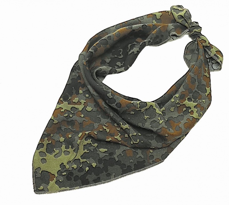 Fazzolettone mimetico flecktarn