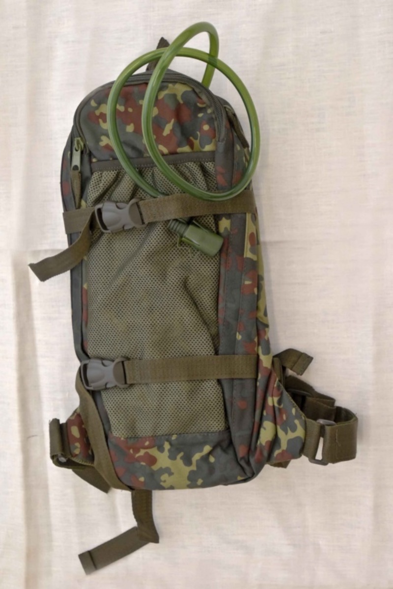 Kamel back flecktarn