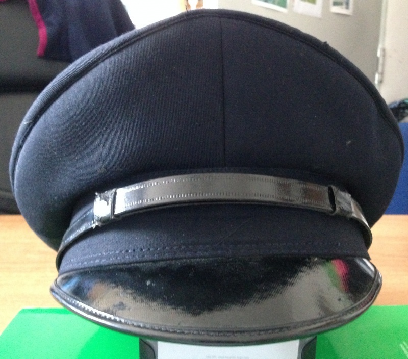 CAPPELLO A TESA BLU