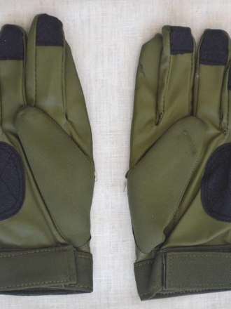 Guanti in neoprene verde militare