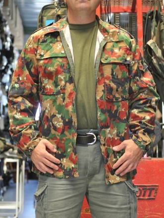 Camicia mimetica svizzera originale come nuova