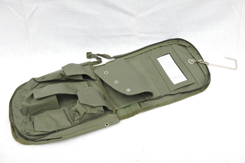 Trousse da bagno verde militare