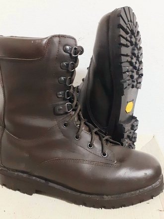 ANFIBI MILITARI IN PELLE SUOLA VIBRAM 1MA