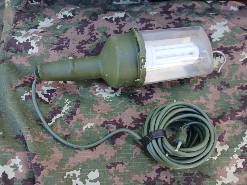 LAMPADA MILITARE  DA MECCANICO 