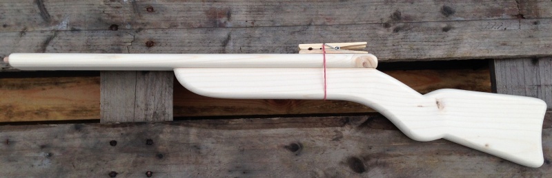 Fucile ad elastico in legno